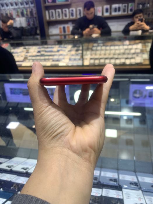 Iphone 11 qizil rang
