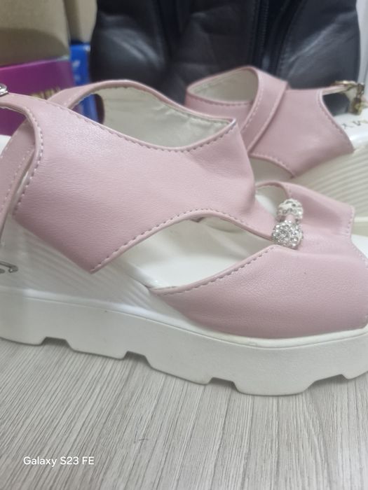 Женская обувь. Летние босоножки