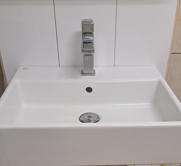 Chiuveta suspendata/lavoar baie, Ideal