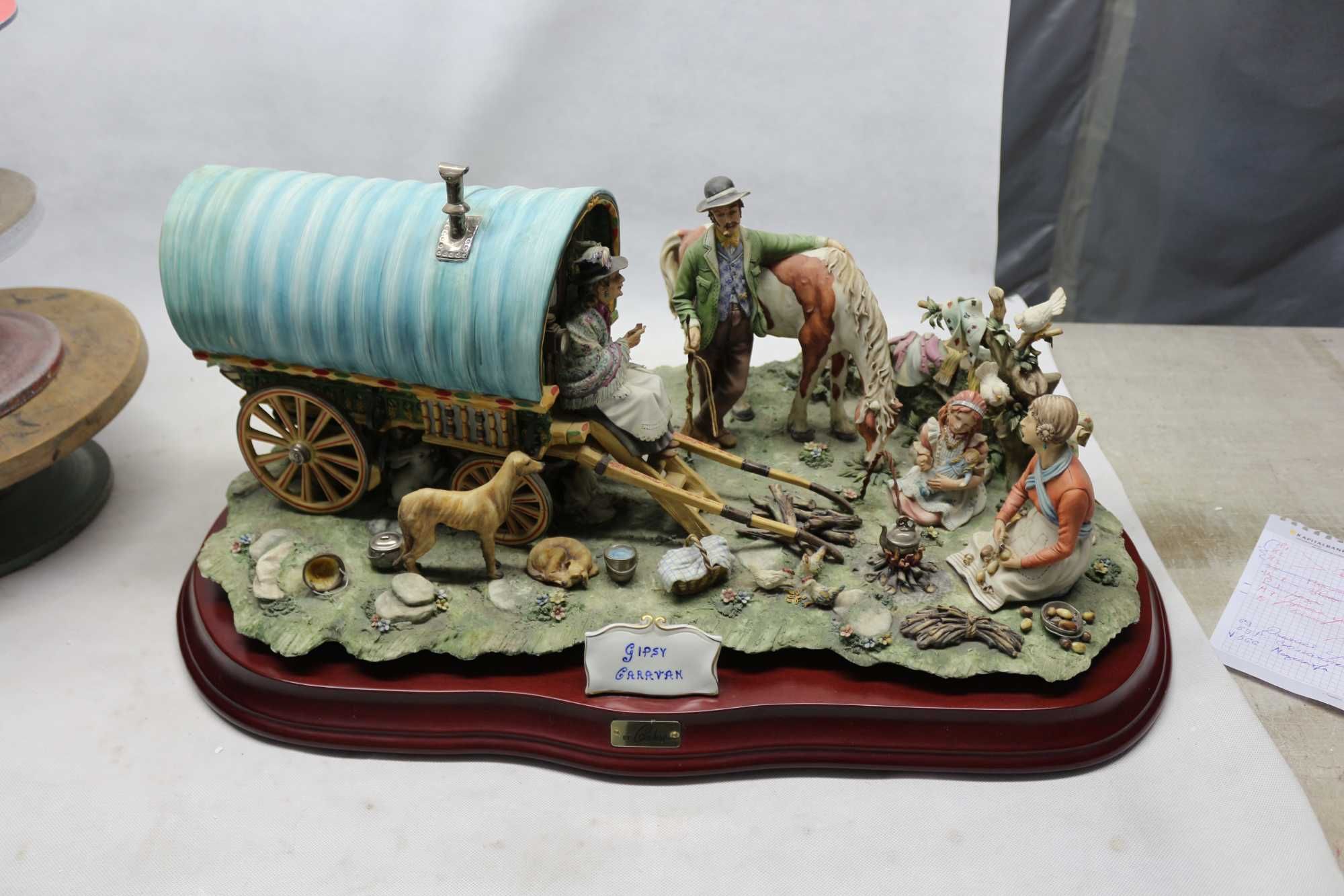 Статуэтка из фарфора Караван Цыган Capodimonte Италия