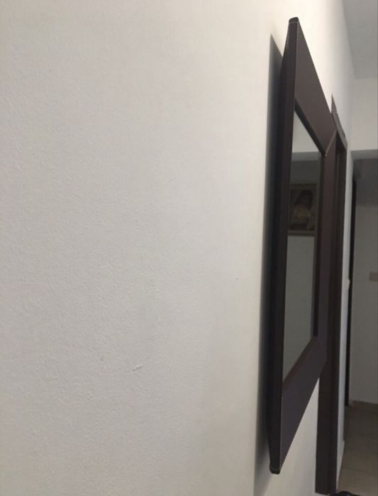 Огледало с кожена рамка