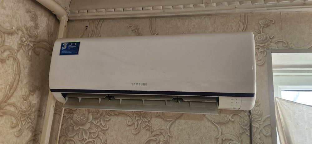 Samsug 12 talik  kanditsioner sotiladi holati yahshi aybi yoq  yahsh