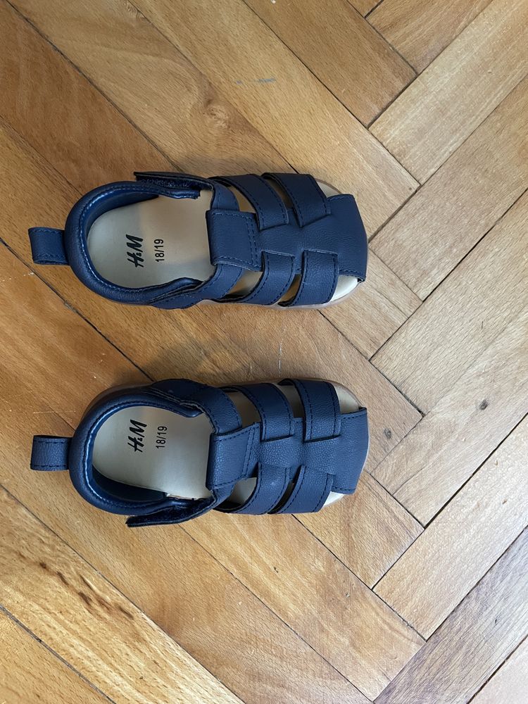 Vand sandale copii H&M. Nou