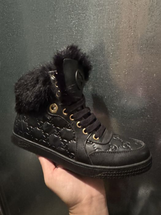 Дамски обувки с естествен пух