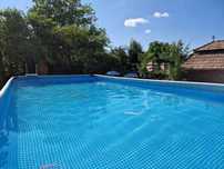 Cabana cu ciubar și piscina
