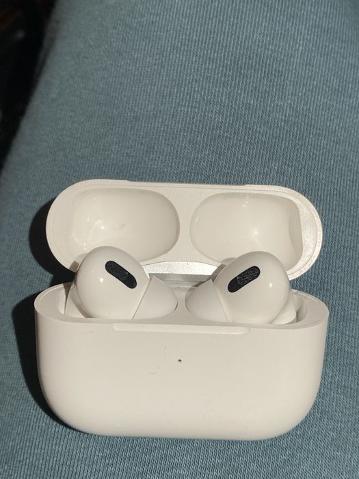 Airpods Pro  Продаю почти новые науишники.