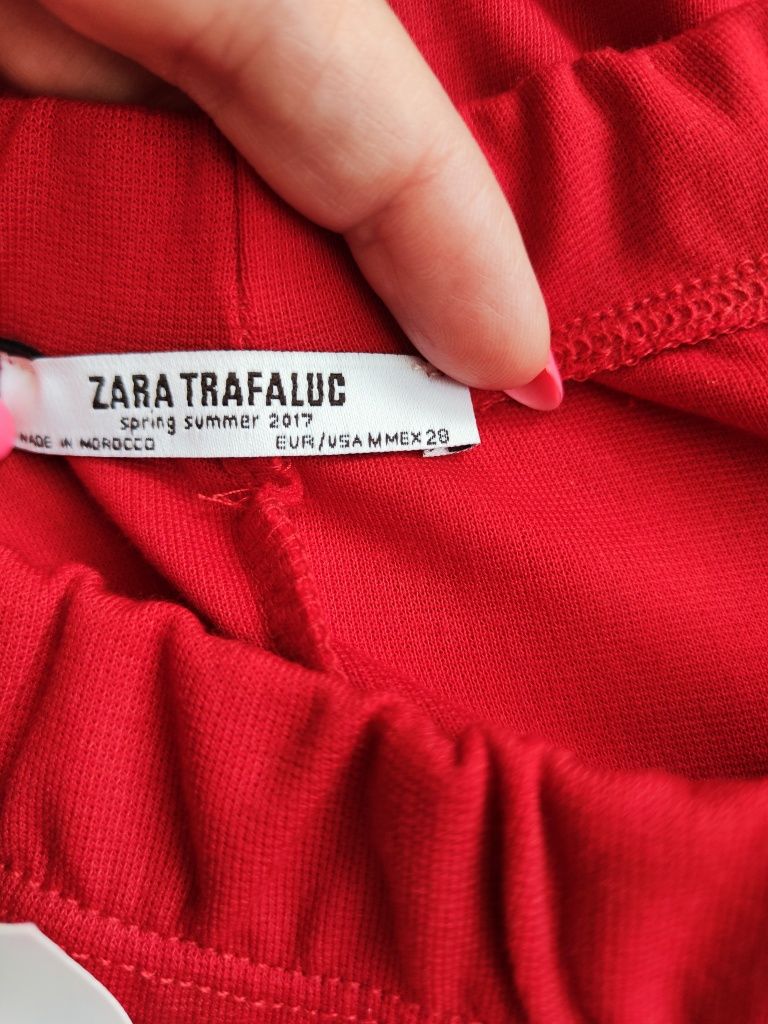 Червена рокля Zara