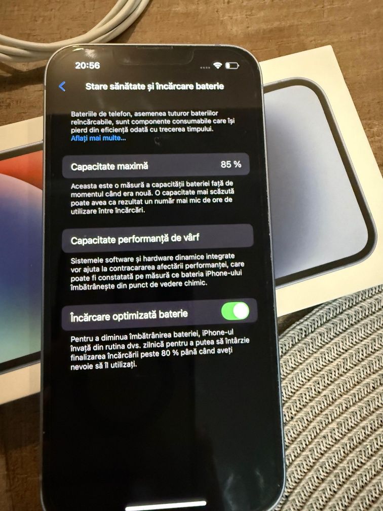 Vand  sau schimb cu aur iphone 14, 128 gb culoare blue și un samsung A