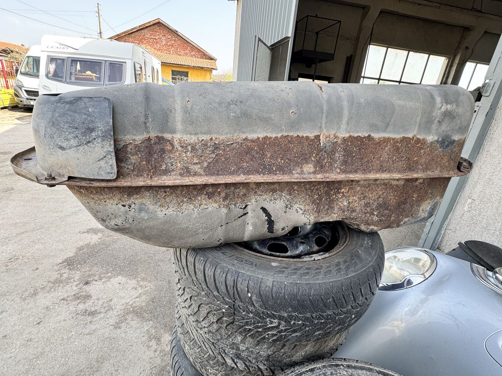 Резервоар Mitsubishi L200