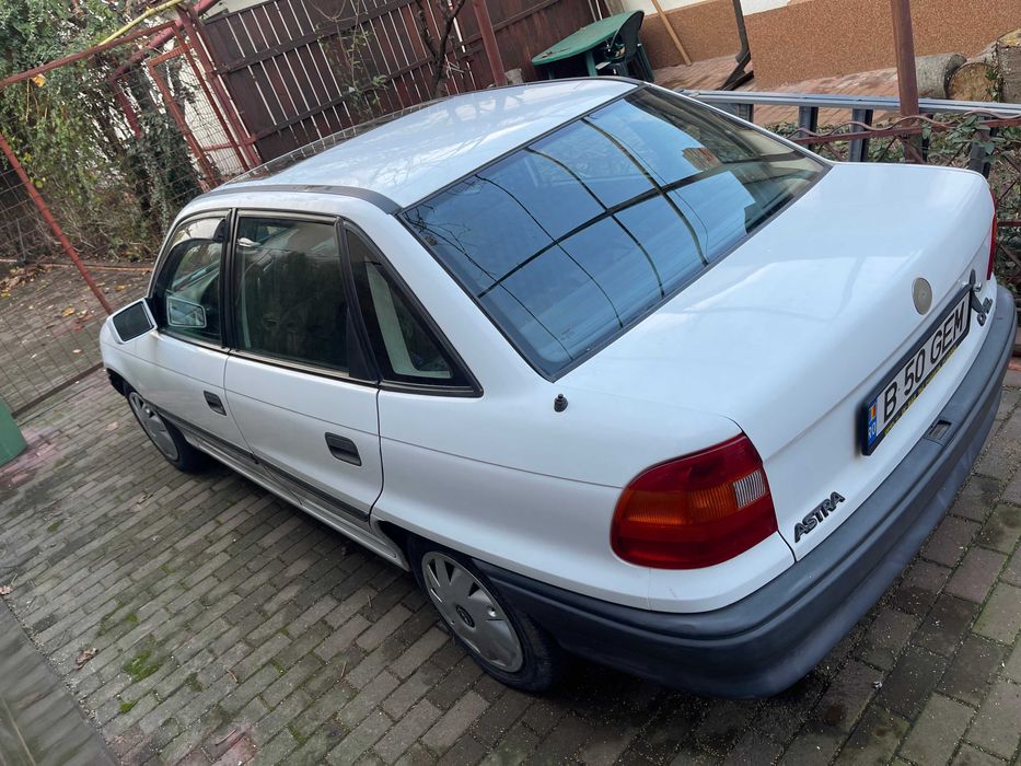 De vânzare Opel Astra F sedan 1,4 60 CP MT
