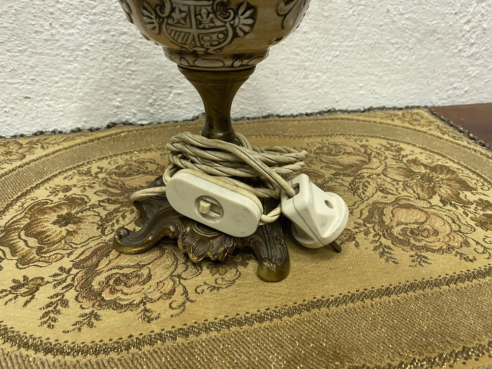 Италианска порцеланова  лампа с месингова основа