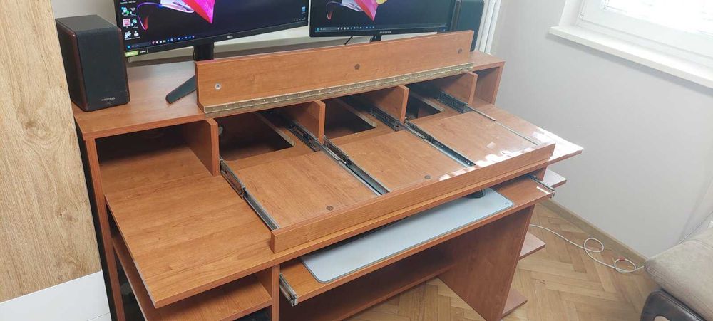 Функционално компютърно бюро