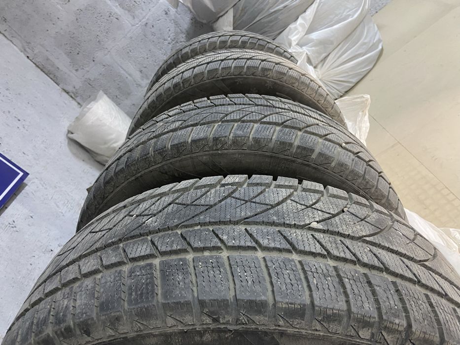 Продается шины! (Комплект)