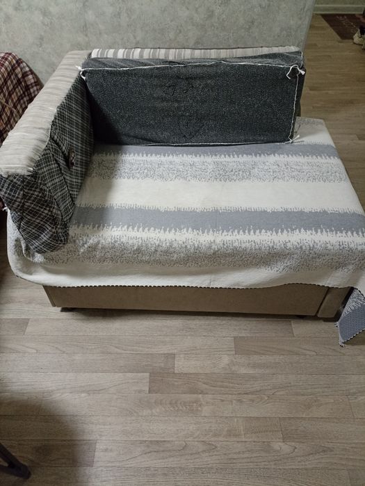 Кресло тохта раздвигается , в хорошем состоянии