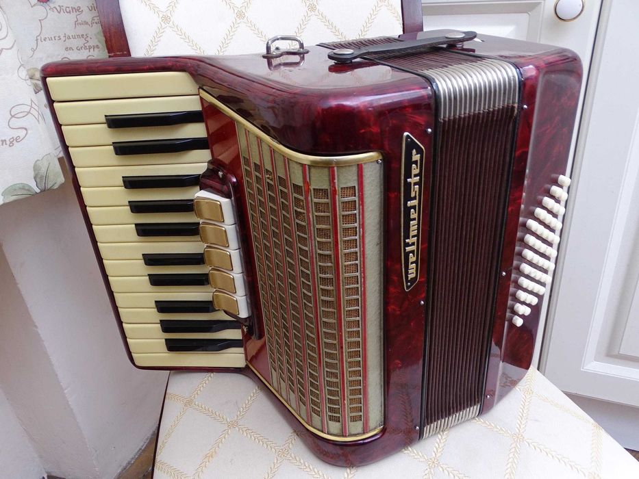Стар акордеон Велтмайстер 40 баса
