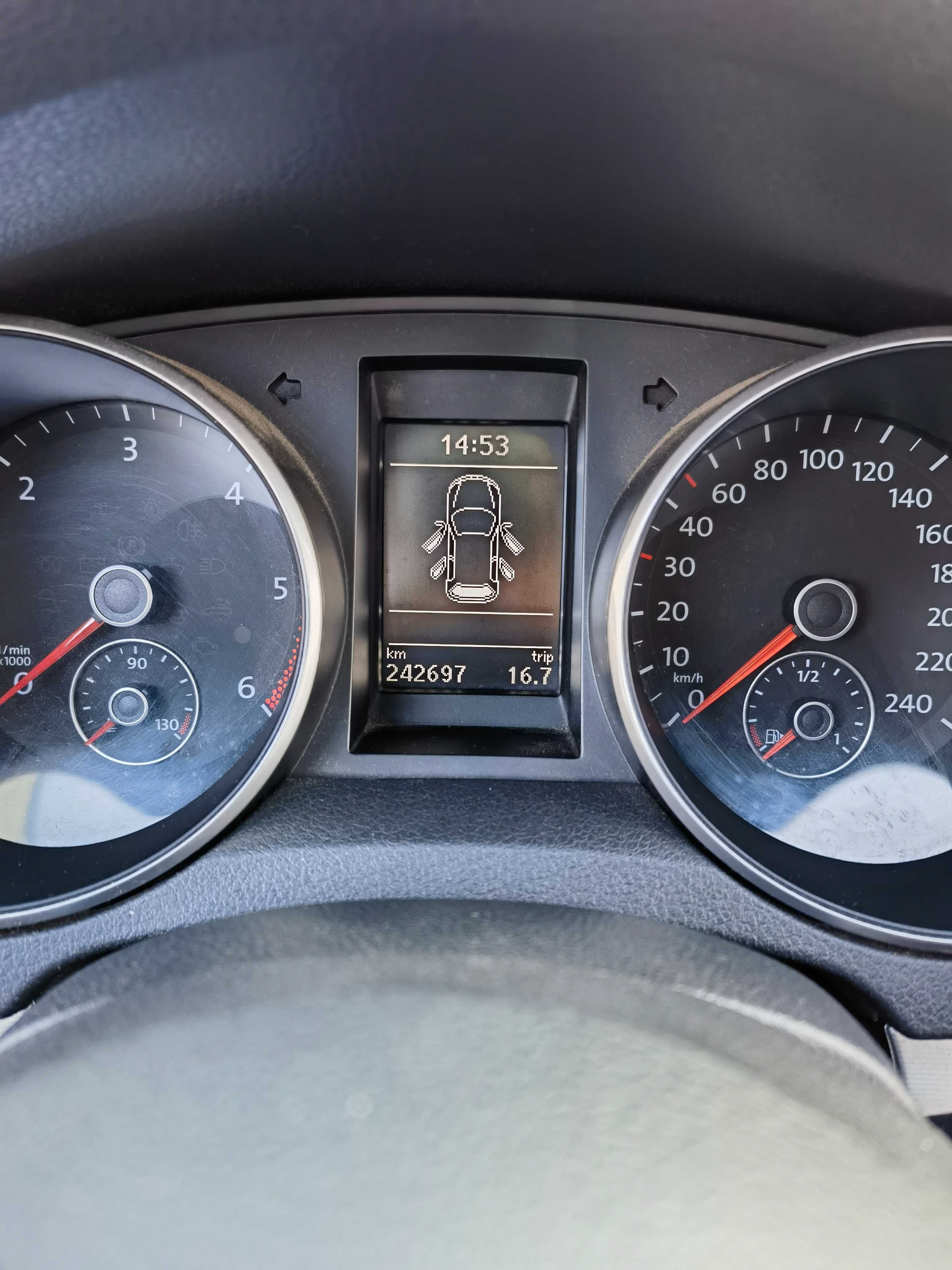 Vând Volkswagen Golf 6 1.6 TDI