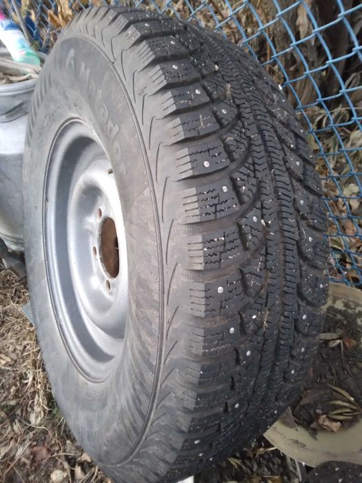Продам резину на машину