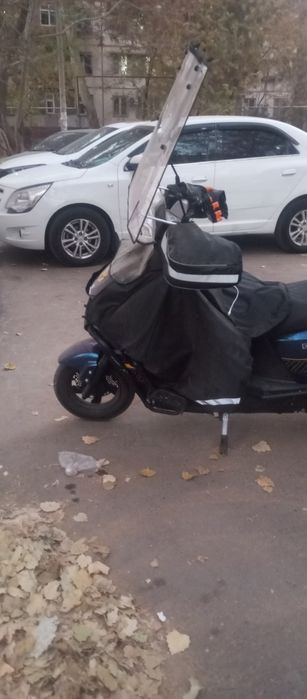 Skuterga zontik va oyoq yopgich kamplekt