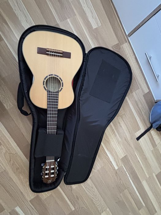 Китара Ortega R121 1/2 + подплатен оригинален калъф