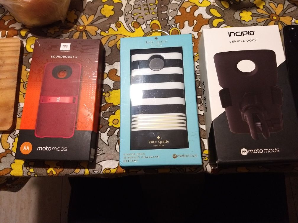 Moto Z Play,Moto Z2 Play,Z3, moto mods ultimate full pack.