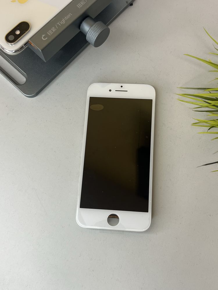 Дисплей OEM за iPhone 8 12 месеца гаранция!