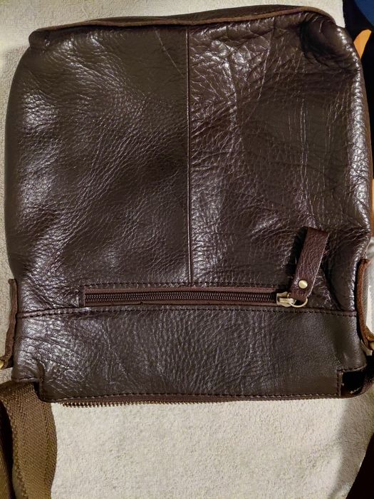 Borsello/geanta noua, barbateasca, maro din piele