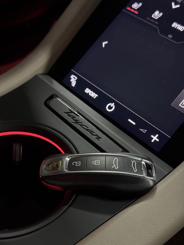 Продается свой Porsche Taycan