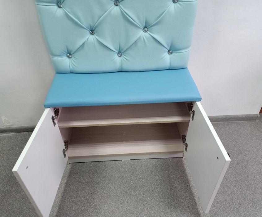 Прихожую продам.