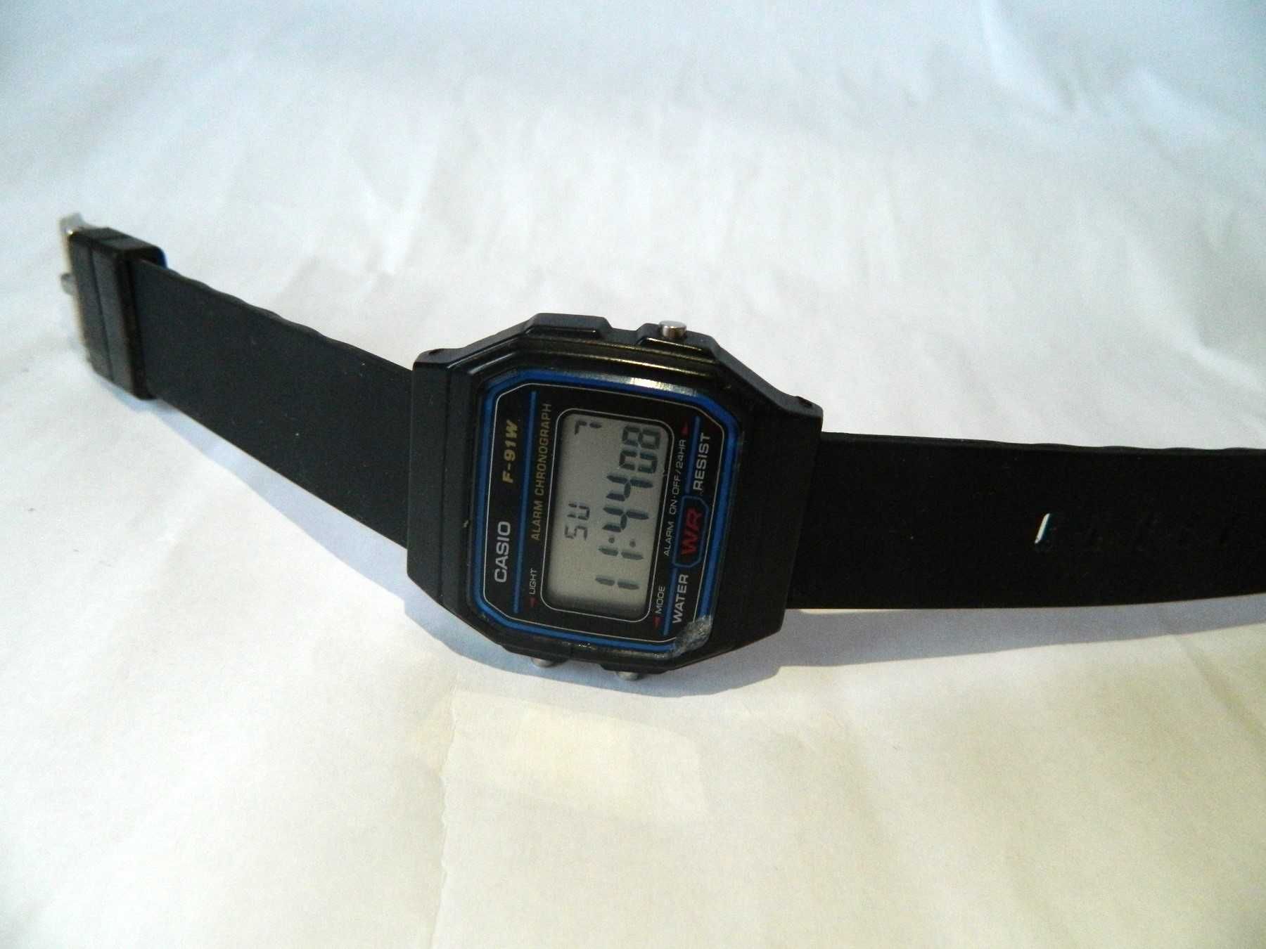 Ceas CASIO digital , multe functii , cod C8