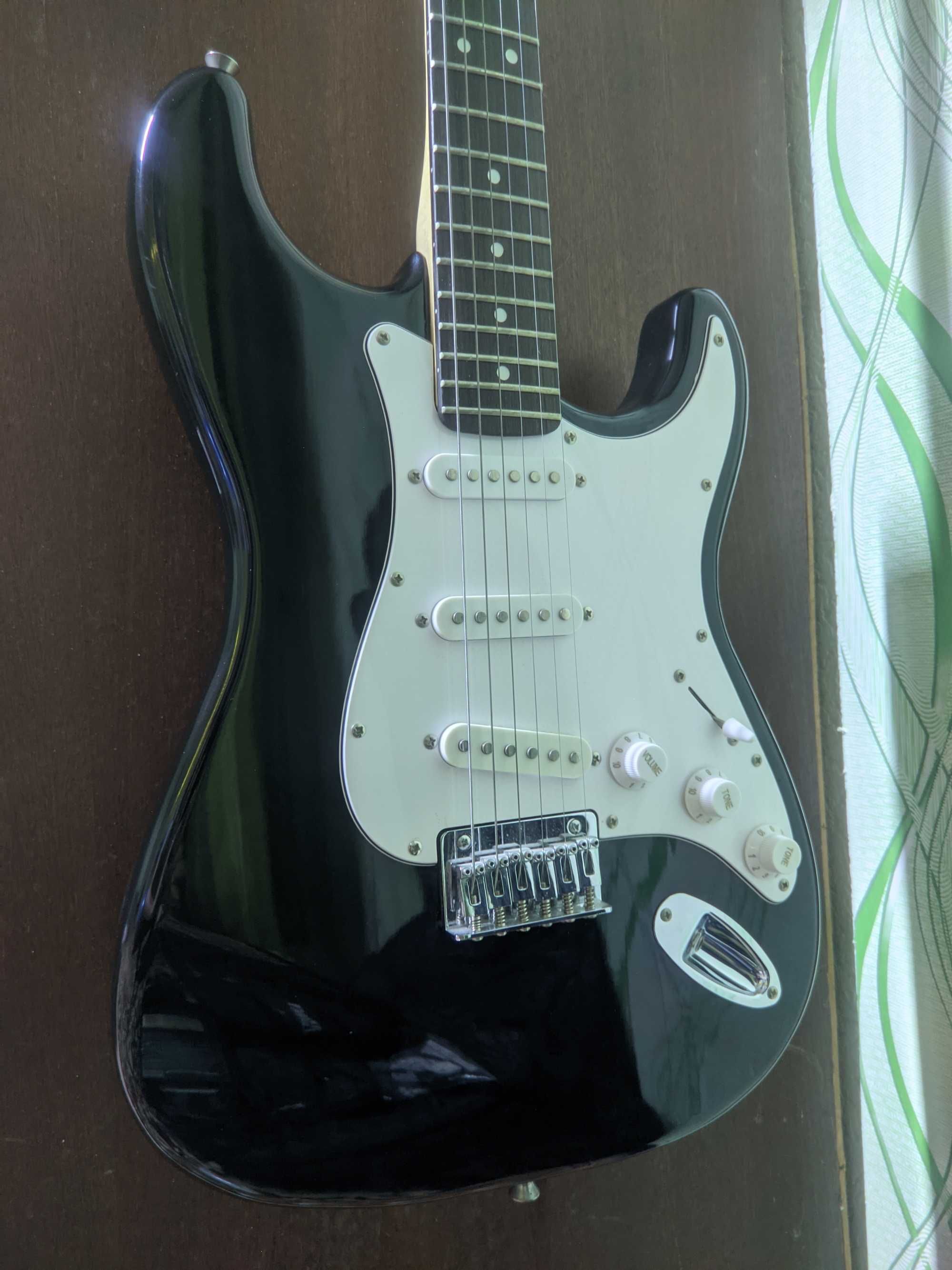 Гитара Fender Squier MM Stratocaster HT Black +дополнения