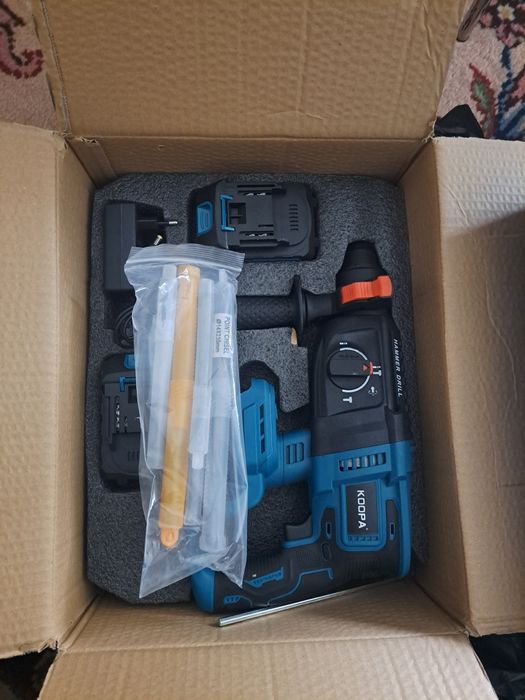 Ciocan bormasina Rotopercutor cu 2 acumulatori de 3A