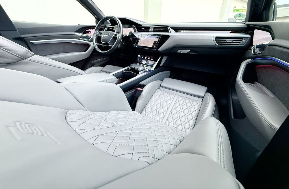 Audi Q8 E-tron,S line