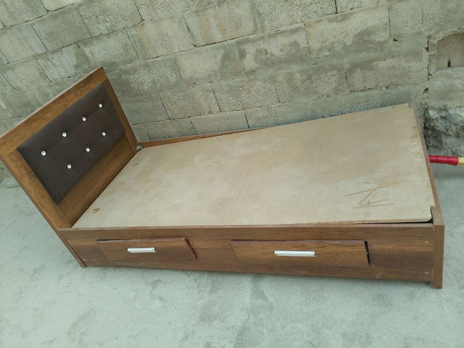 Деван бир кигили сотилади матраси йук