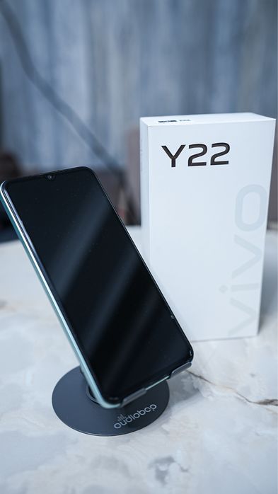 Продается б/у телефон Vivo Y22