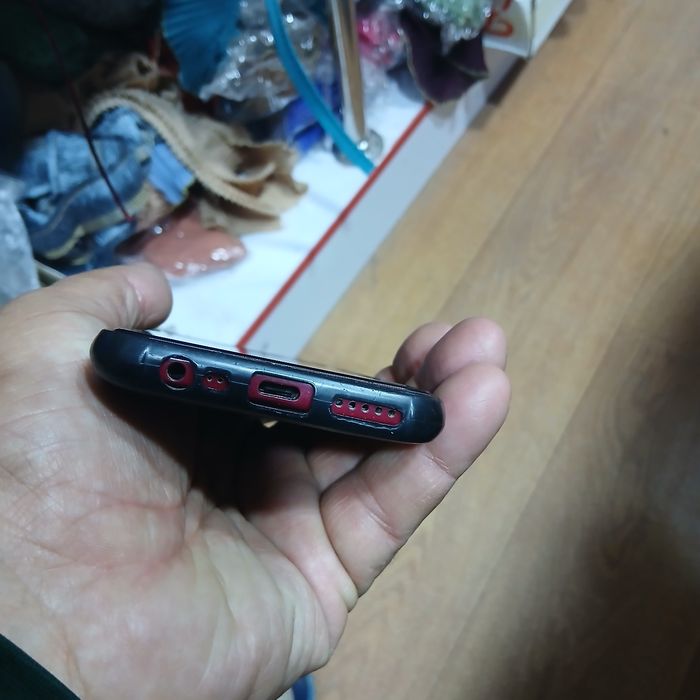 Redmi 8 4/64gb телефони