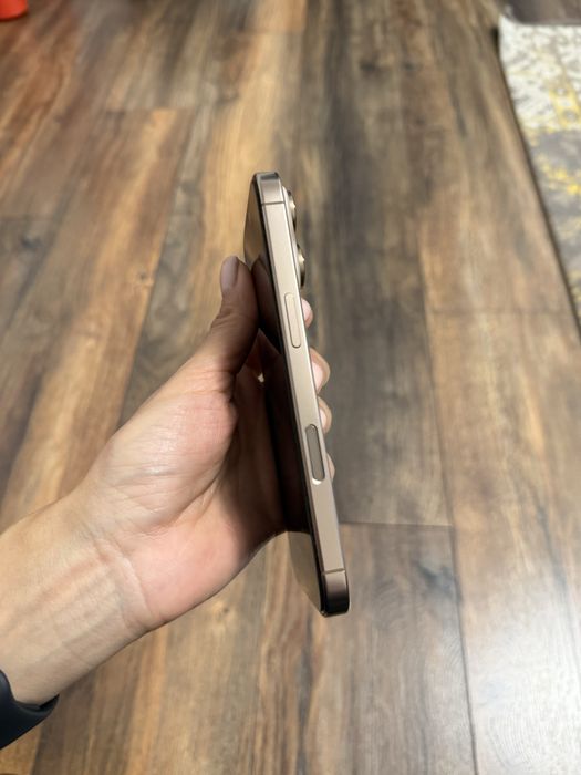 Iphone 16 Pro 256 GB Desert Titanium. Impecabil.