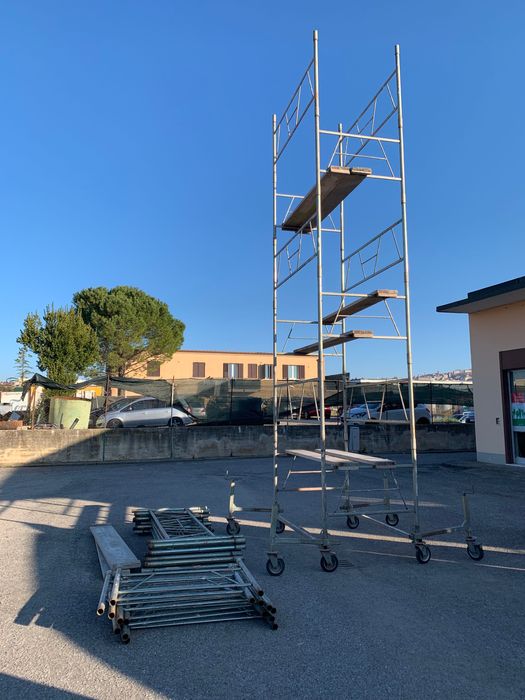 Schela mobila si scule de inchiriat