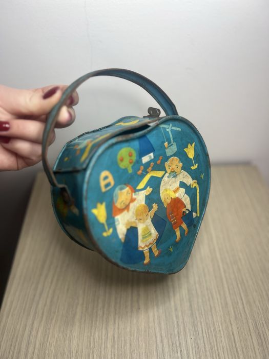 Cutie de prânz comunistă din metal – anul 1965
