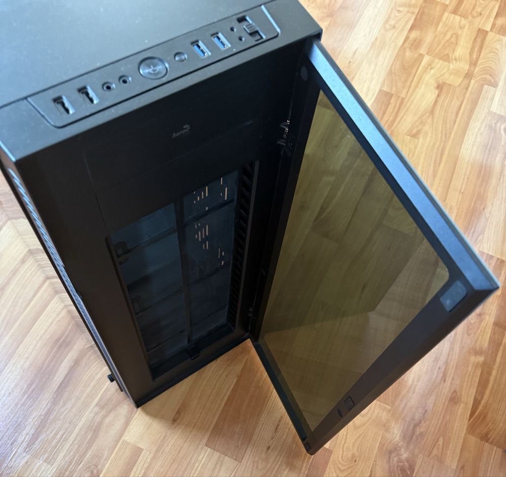 Корпус для компьютера AeroCool Quartz PRO