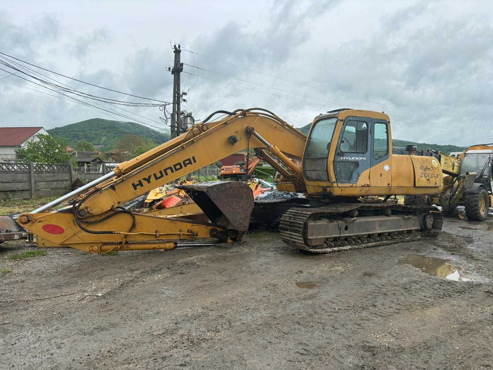 Dezmembrez excavator pe senile Hyundai Robex 210 LC-3