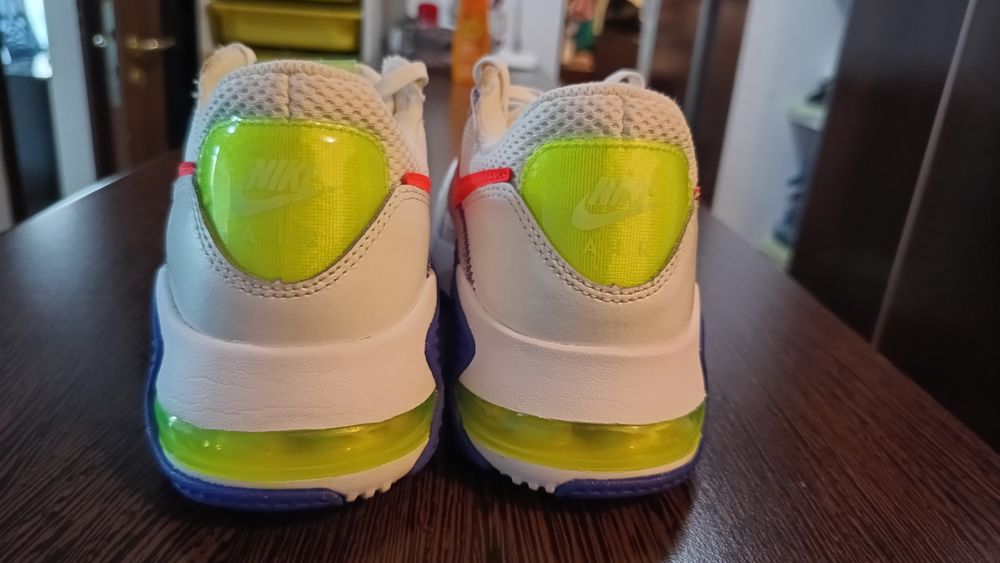 Adidași Nike Air Max dama.