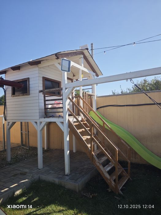 Căsuță din lemn de vânzare - Ideală pentru grădină sau camping!
