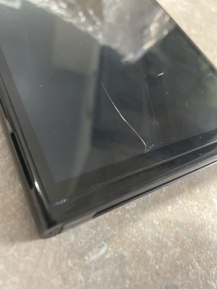 Vând nintendo switch oled cu ecranul spart