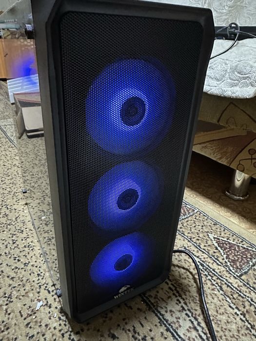 Игровой компьютер с монитором