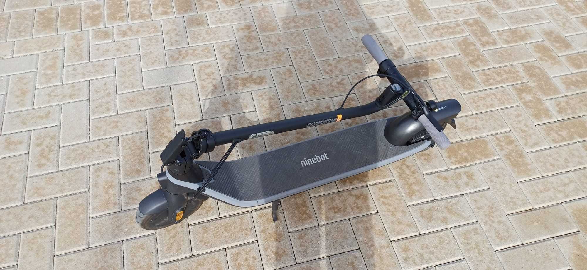 Trotineta electrica Ninebot KickScooter E2 (cu extra garantie 2 ani)