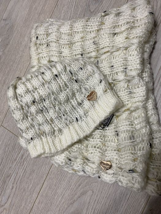 Căciula  cu moț din blana naturala si set , noi cu eticheta