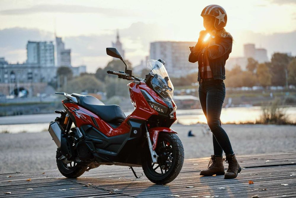 Scuter barton X-Trail ABS, camera video, TCS, 125cc (permis A1 sau B*)