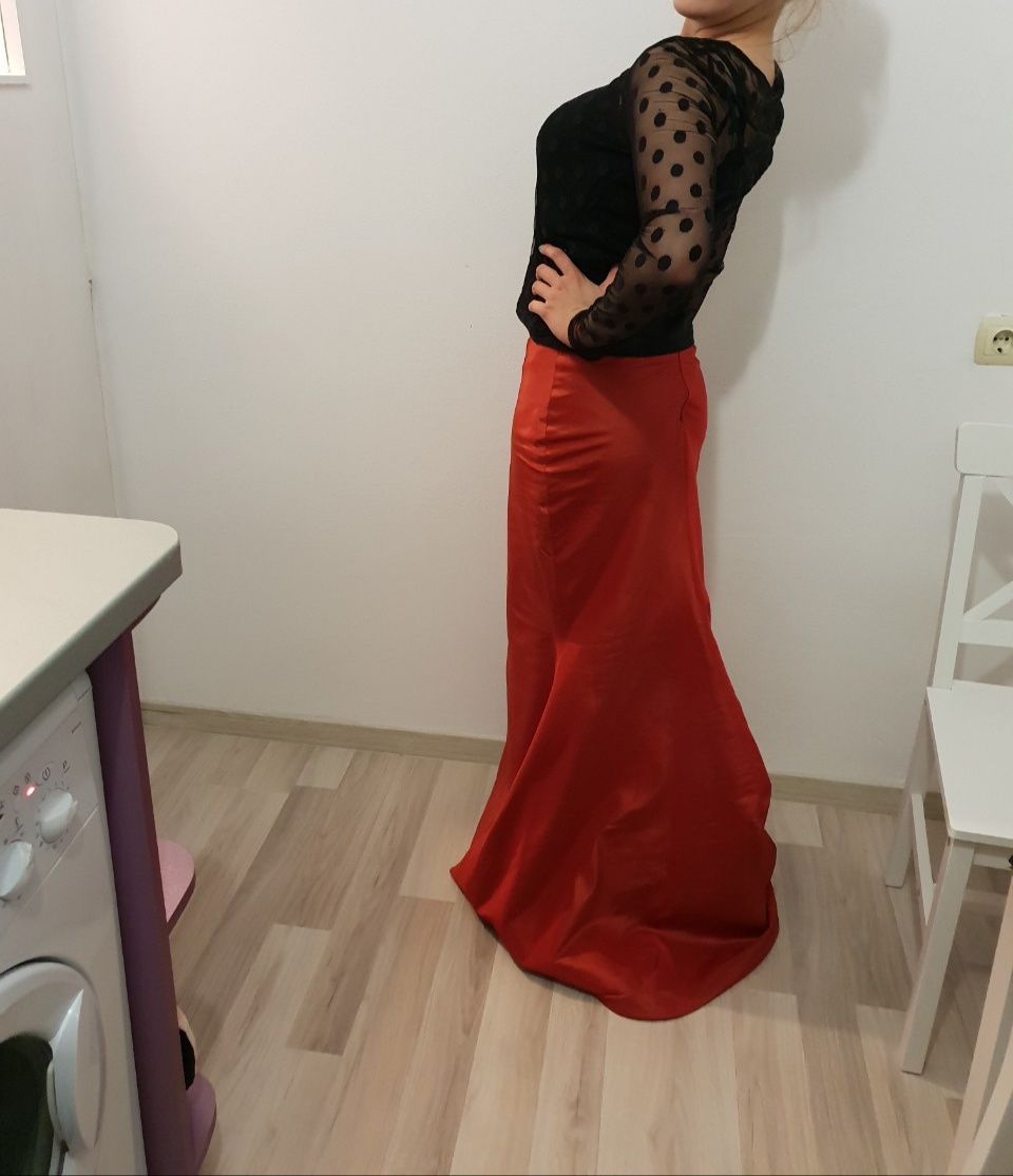 Червена дизайнерска бална рокля на Виргиния Здравкова
