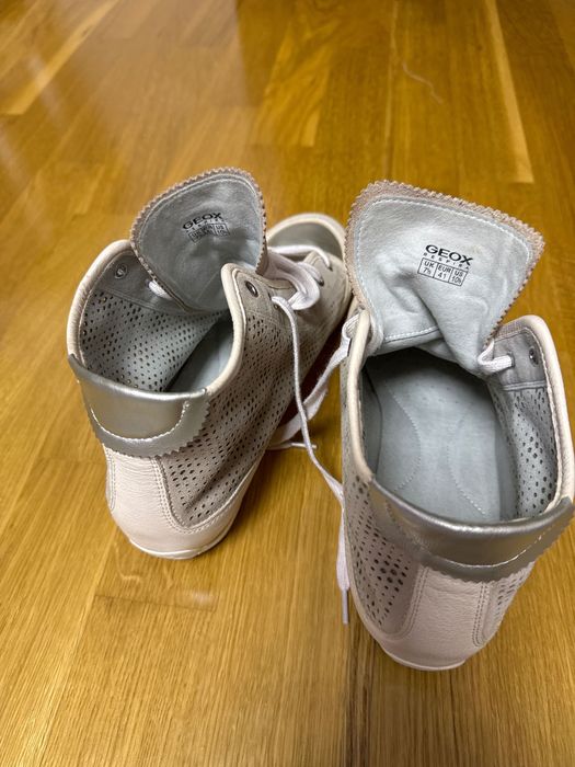 Vând Adidas geox