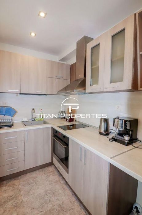 Дава се под наем Двустаен апартамент в Варна, Център - 65 кв.м за 550 € - Снимка #2